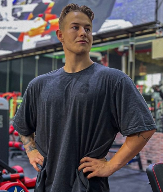 Coachen flekser I et fitness center
